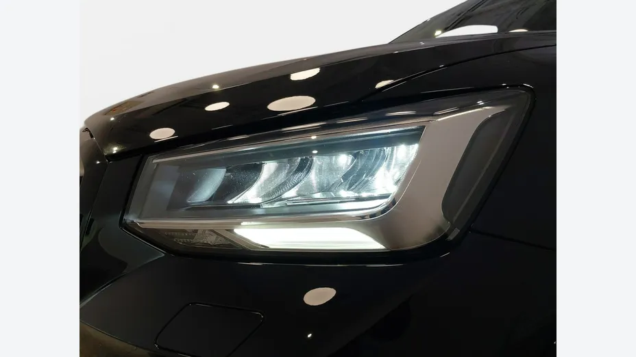 AUDI Q2 -