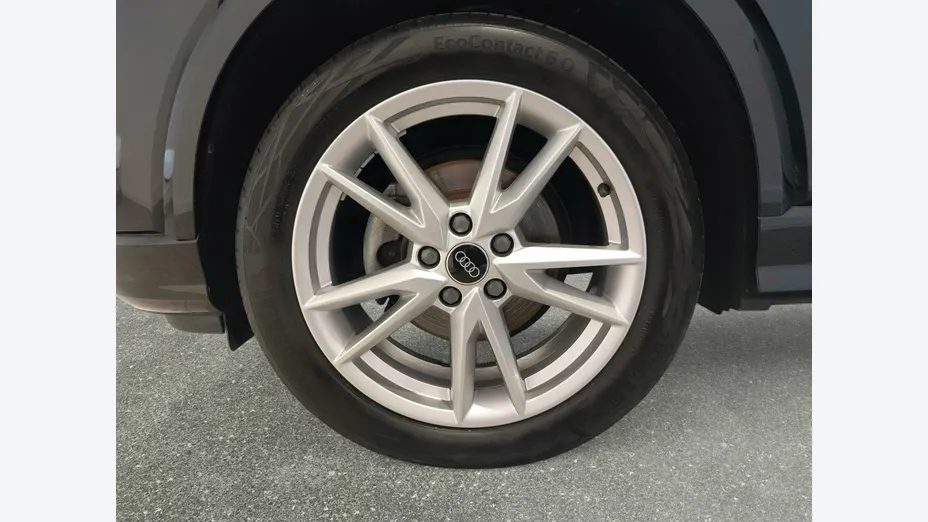AUDI Q2 -