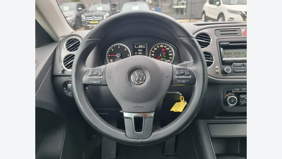VOLKSWAGEN Tiguan -