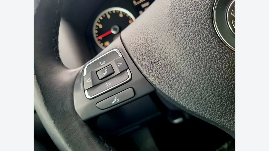 VOLKSWAGEN Tiguan -