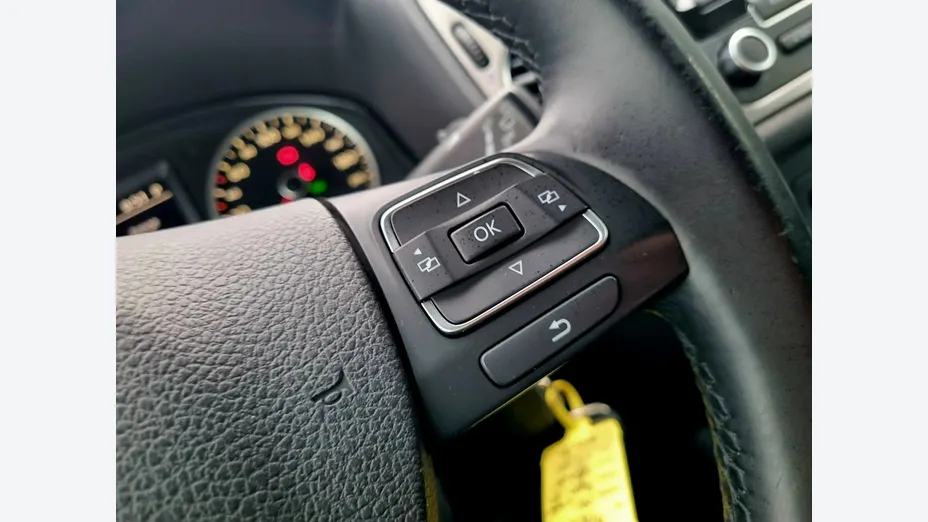 VOLKSWAGEN Tiguan -