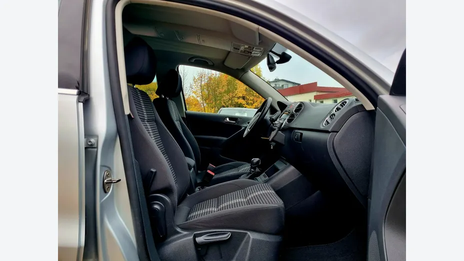 VOLKSWAGEN Tiguan -
