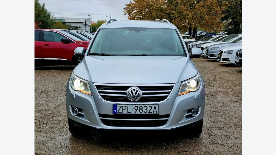 VOLKSWAGEN Tiguan -