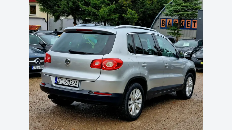 VOLKSWAGEN Tiguan -