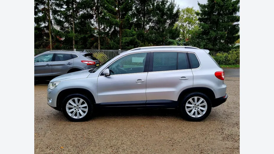 VOLKSWAGEN Tiguan -