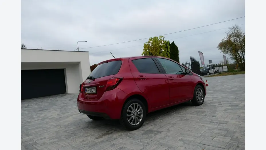 TOYOTA Yaris -