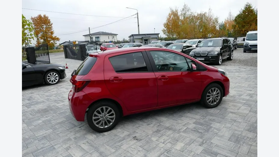 TOYOTA Yaris -