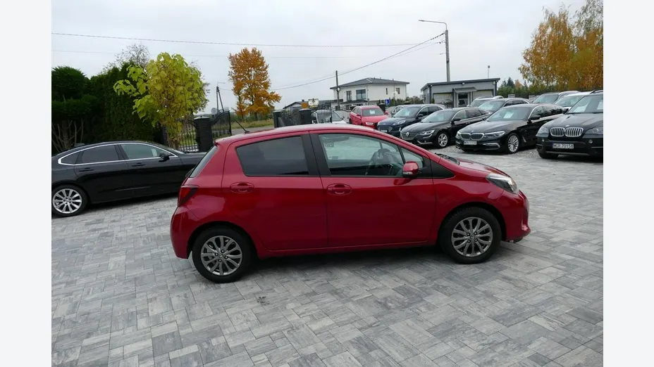 TOYOTA Yaris -