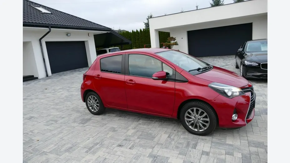TOYOTA Yaris -