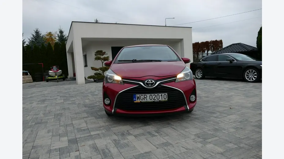 TOYOTA Yaris -