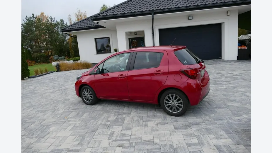 TOYOTA Yaris -