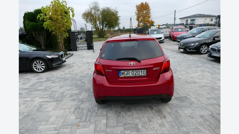 TOYOTA Yaris -
