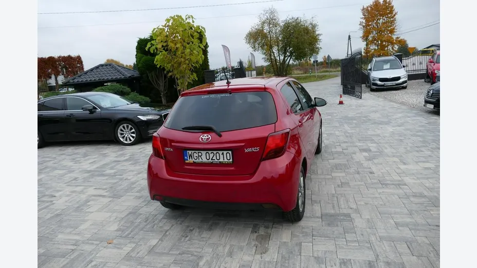 TOYOTA Yaris -