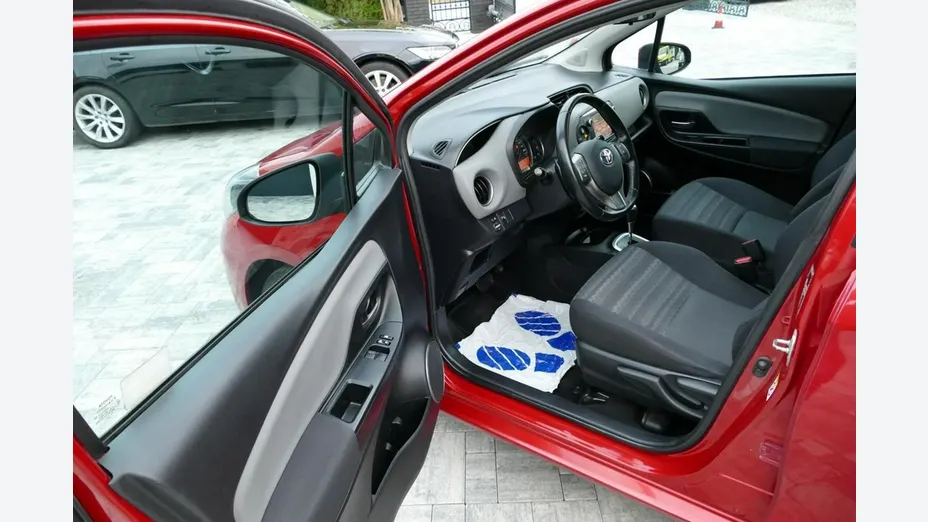 TOYOTA Yaris -