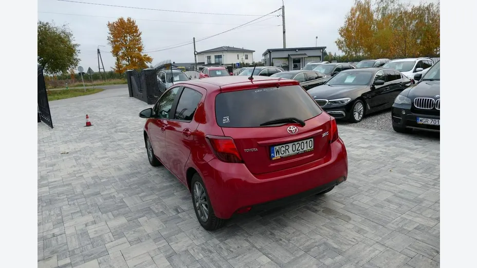 TOYOTA Yaris -