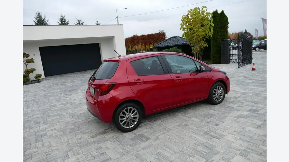 TOYOTA Yaris -