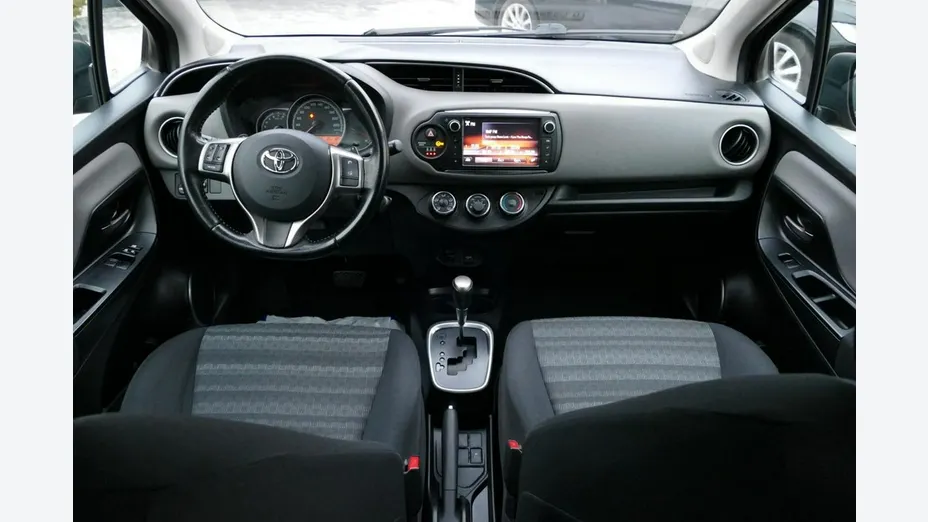 TOYOTA Yaris -