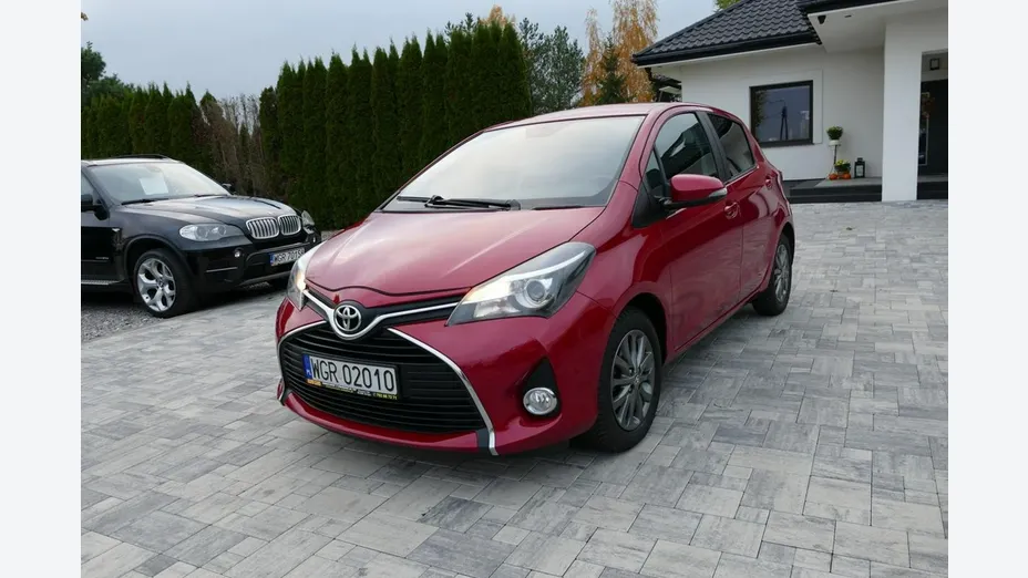 TOYOTA Yaris -