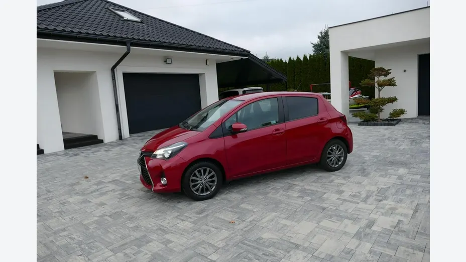 TOYOTA Yaris -