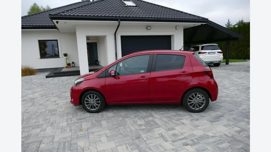 TOYOTA Yaris -