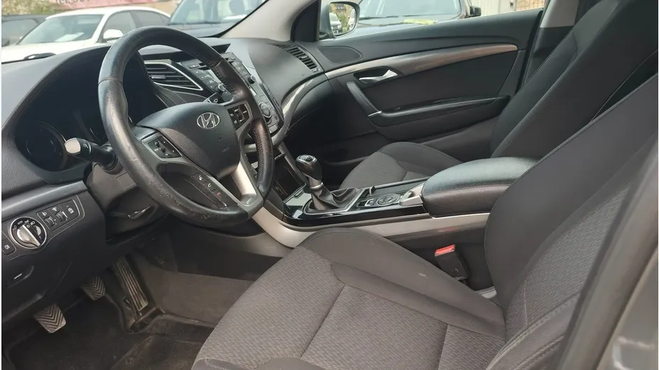 HYUNDAI i40 -
