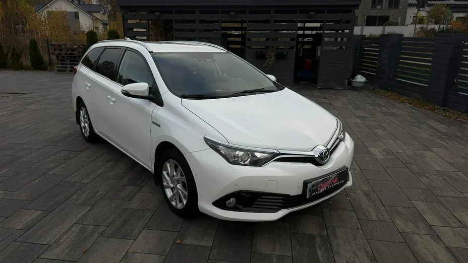 TOYOTA Auris -