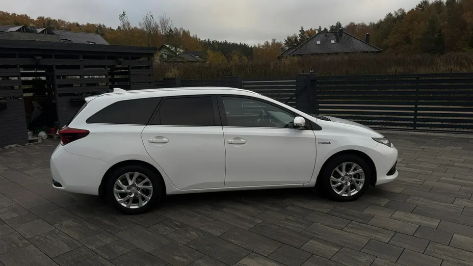 TOYOTA Auris -