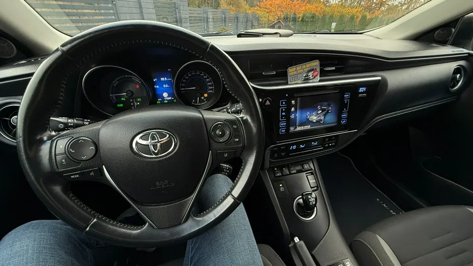 TOYOTA Auris -