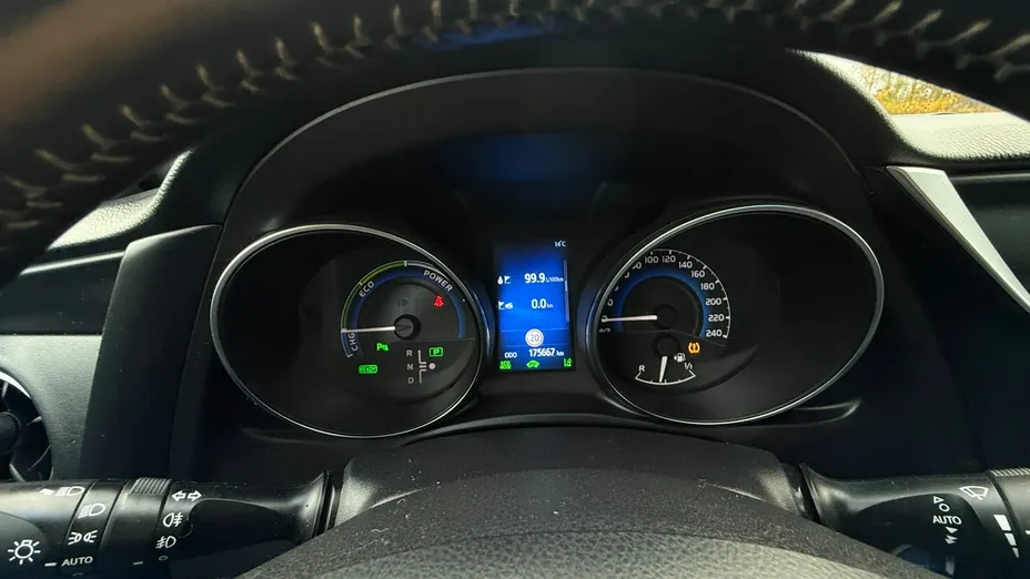 TOYOTA Auris -
