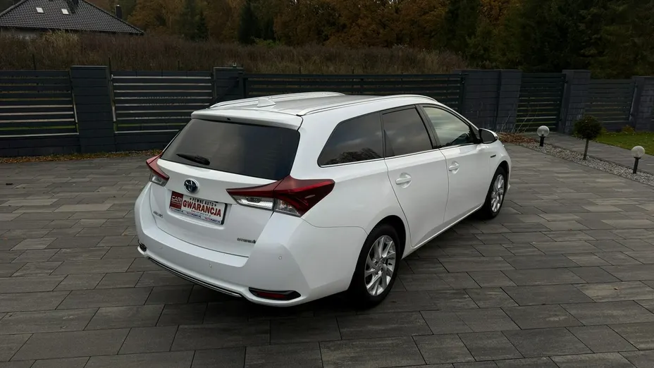 TOYOTA Auris -