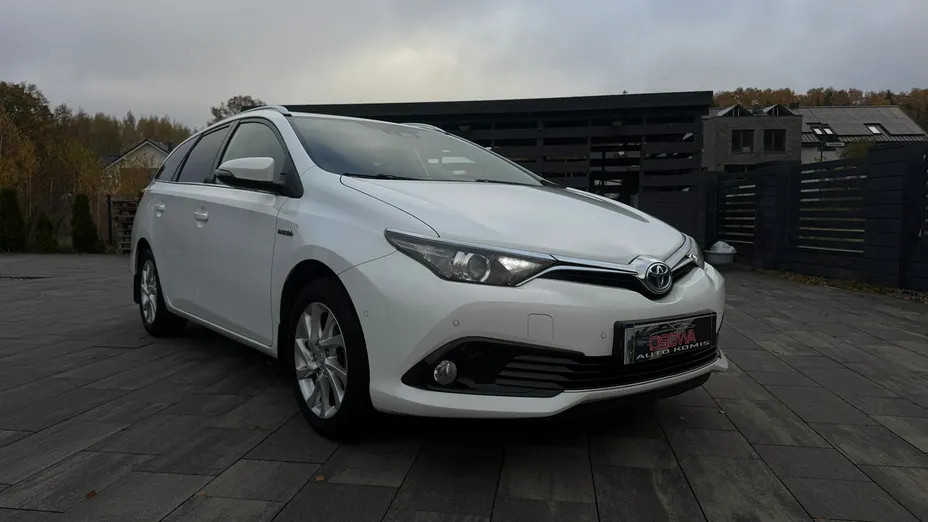 TOYOTA Auris -