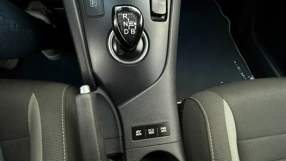 TOYOTA Auris -