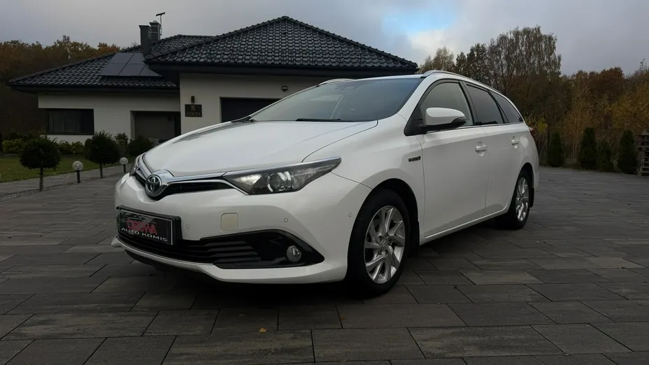 TOYOTA Auris -