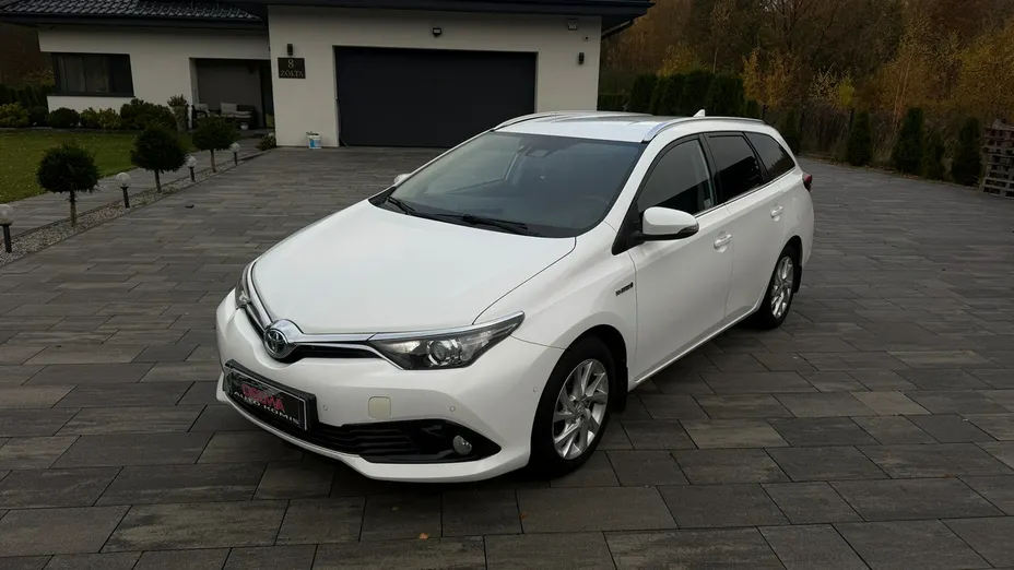 TOYOTA Auris -