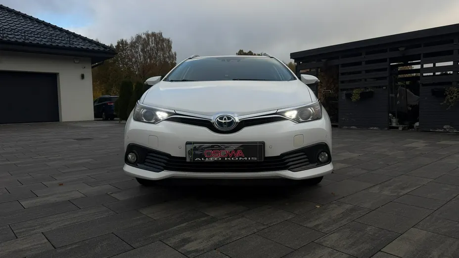 TOYOTA Auris -