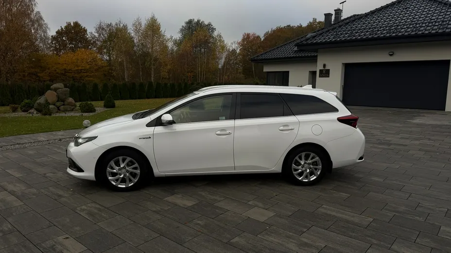 TOYOTA Auris -
