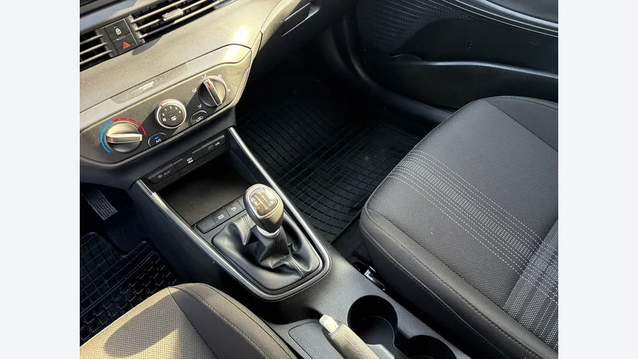 HYUNDAI i20 -