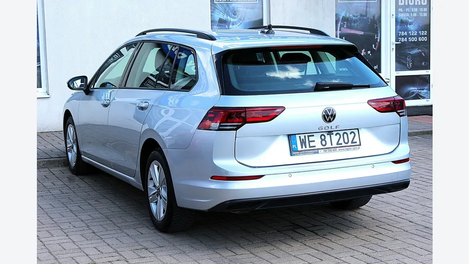 VOLKSWAGEN Golf -