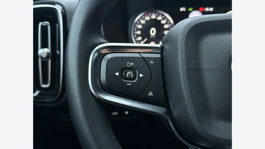 VOLVO XC40 -