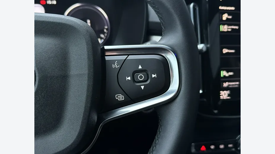 VOLVO XC40 -