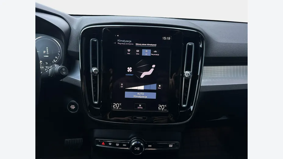 VOLVO XC40 -