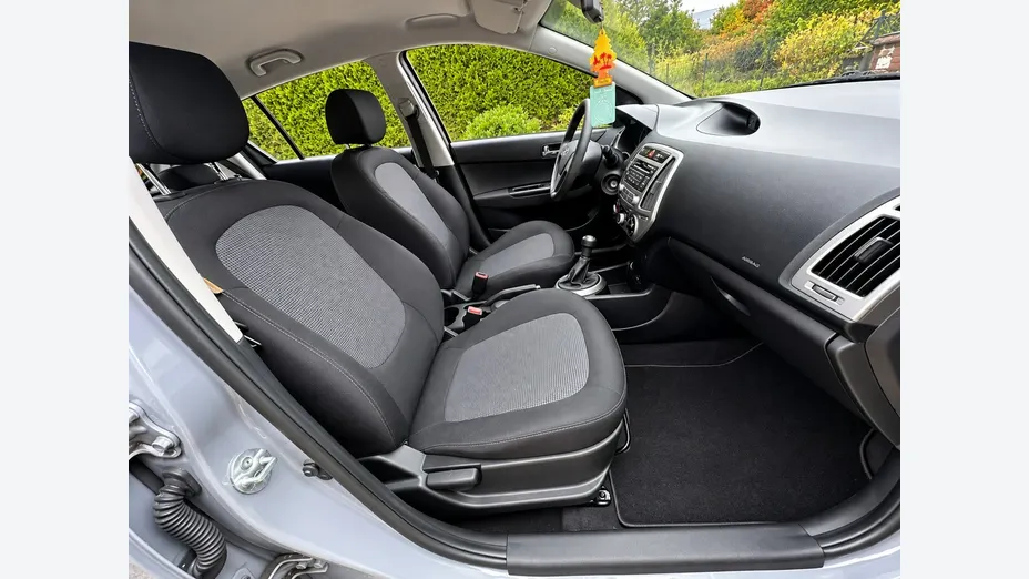 HYUNDAI i20 -
