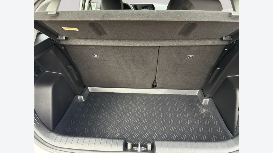 HYUNDAI i20 -