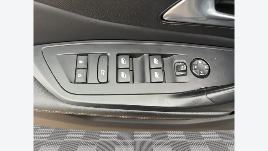 PEUGEOT 308 -