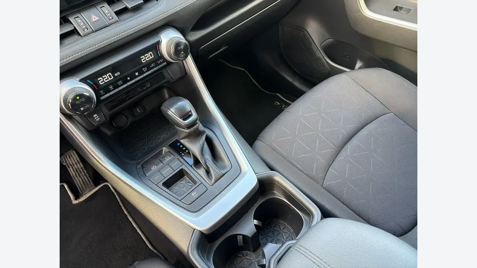 TOYOTA RAV4 -