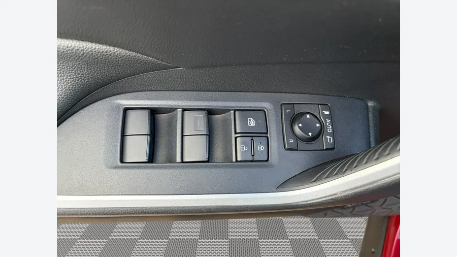 TOYOTA RAV4 -