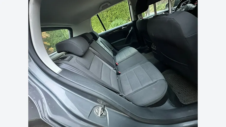 VOLKSWAGEN Golf -