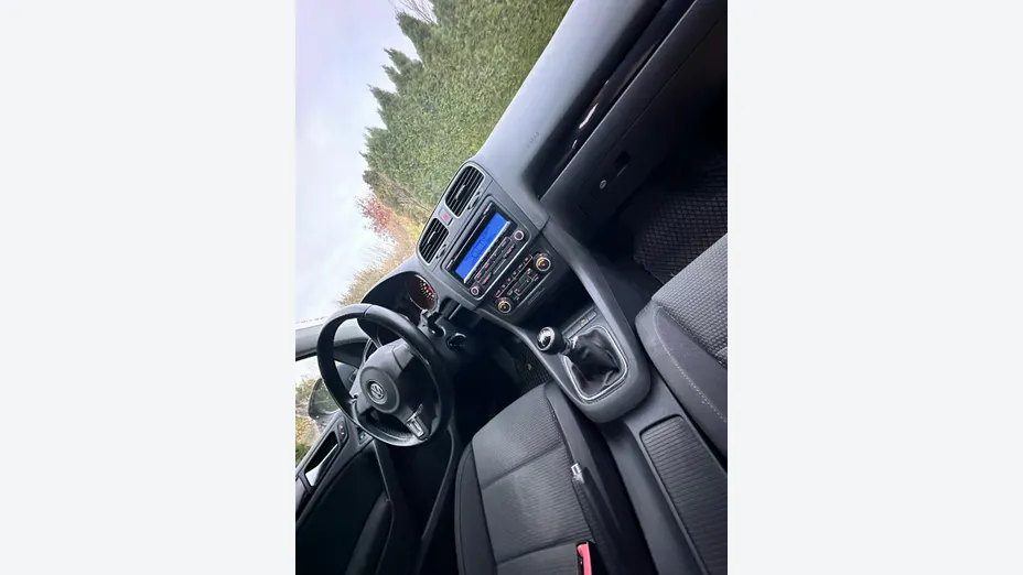 VOLKSWAGEN Golf -