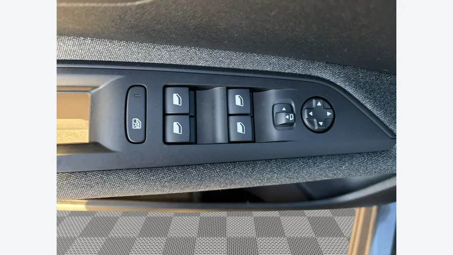 PEUGEOT 3008 -