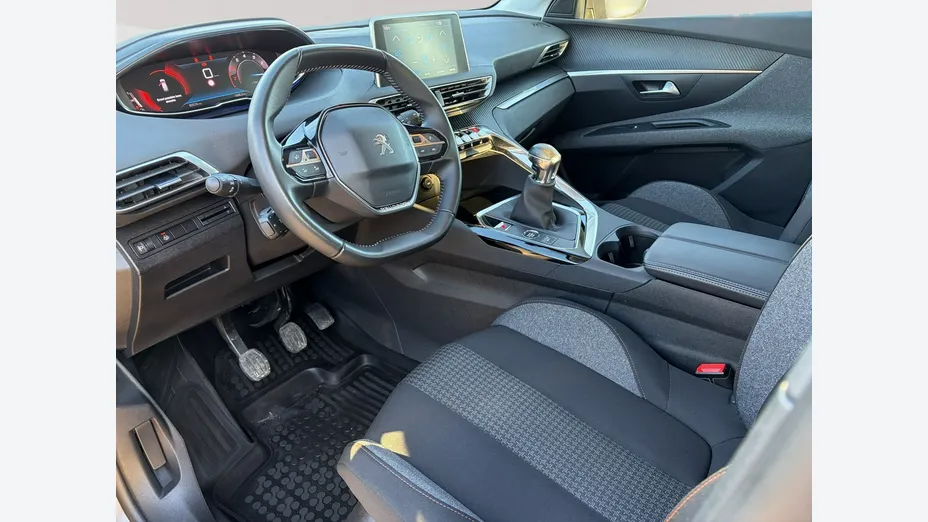 PEUGEOT 3008 -